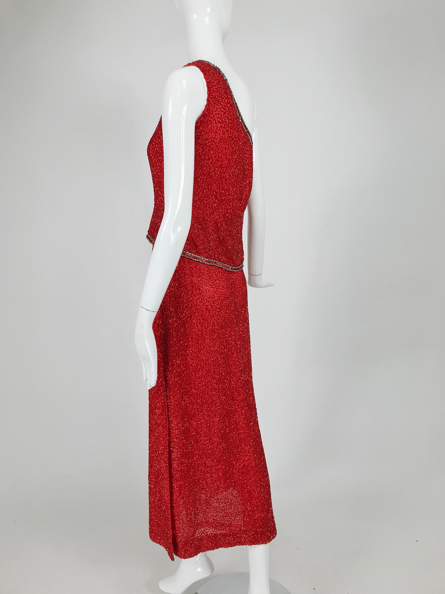 Victoria Royal Fire Engine Rotes, perlenbesetztes zweiteiliges One Shoulder-Kleid 1960er Damen