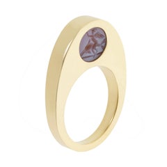 Victoria Strigini: Ancient Roman Agate Intaglio in 18k Gold Oeuf au Plat Ring