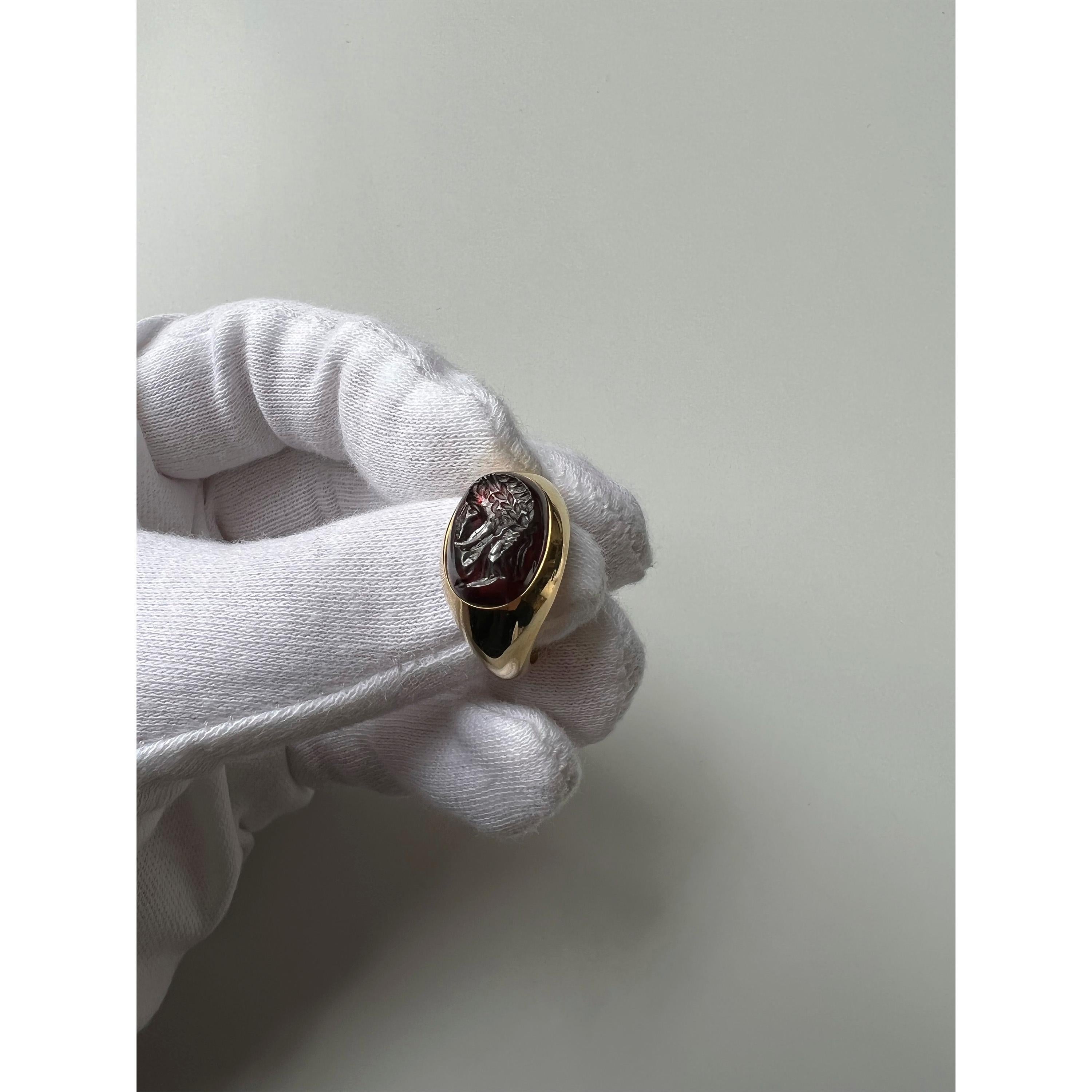 18th Century and Earlier Victoria Strigini: Ancient Roman Garnet Intaglio in 18k Gold Chevalière Ring For Sale