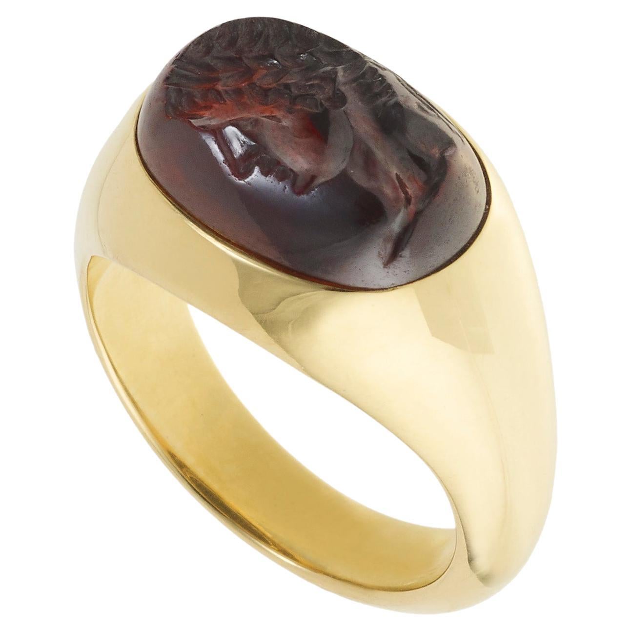Victoria Strigini: Ancient Roman Garnet Intaglio in 18k Gold Chevalière Ring For Sale