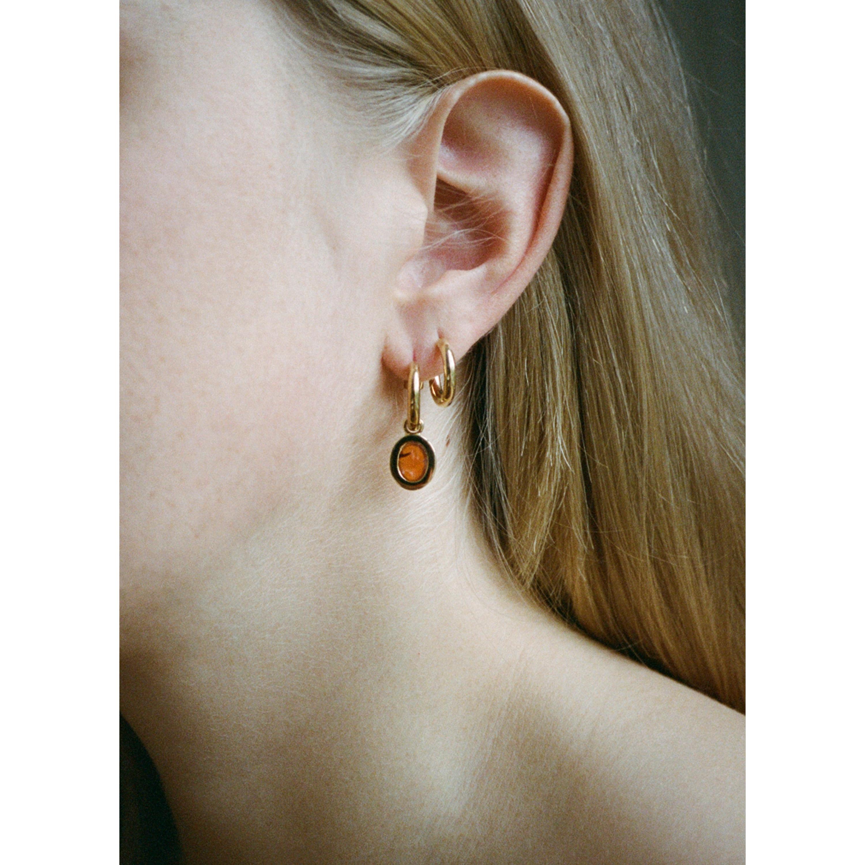 Taille ovale Victoria Strigini : anciennes boucles d'oreilles romaines en taille-douce en or 18 carats et cornaline en vente