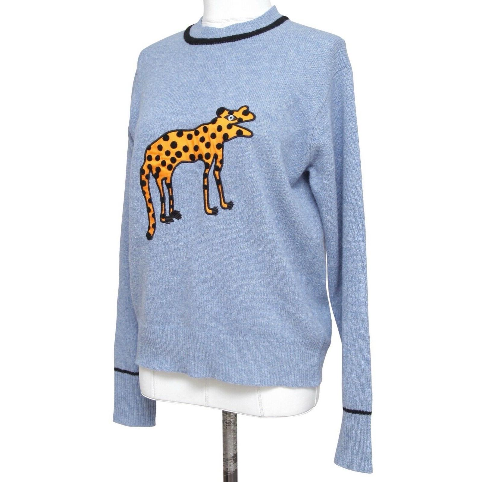 GUARANTEED AUTHENTIC VICTORIA VICTORIA BECKHAM ANIMAL SWEATER


Details:
o Blue wool long sleeve sweater.
o Animal design.
o Crew neck.
o Ribbed edges.
o Black stripe around neckline and cuffs.

Material: 100% wool

Size: XS

Measurements