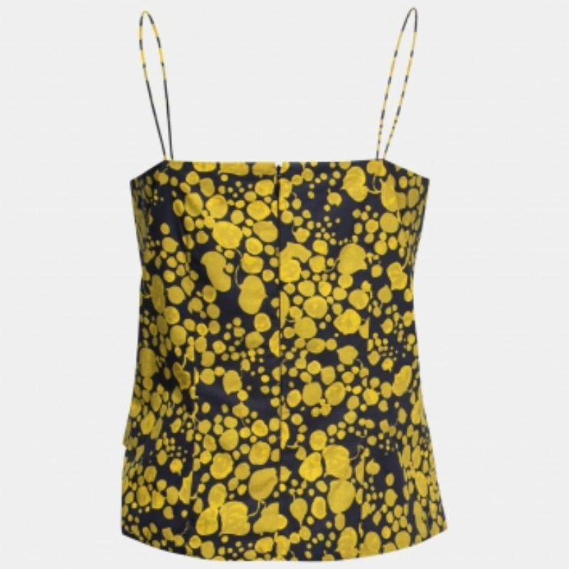 Questo top griffato offre stile e comfort. Realizzata con i migliori tessuti, la creazione è stata curata nei minimi dettagli. Abbinalo a un paio di jeans e a delle scarpe basse.