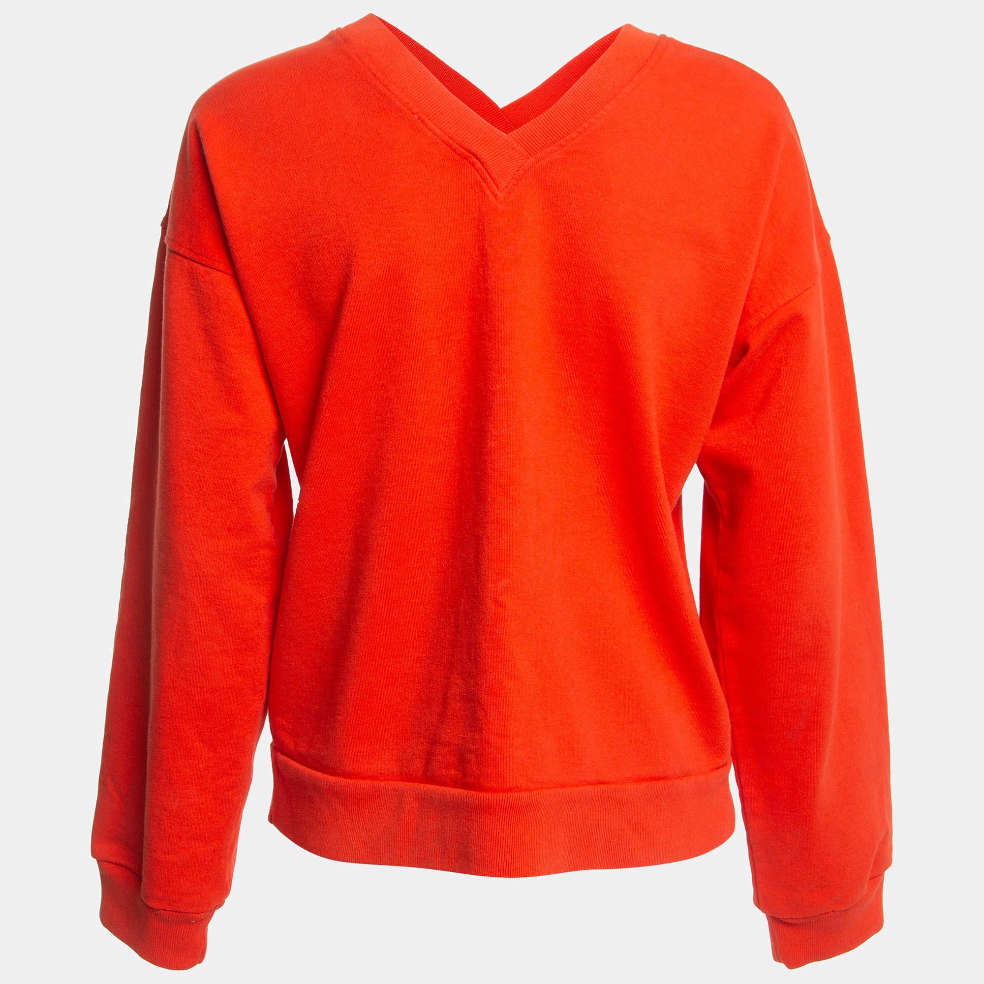 Sweatshirts like this are the best pick on days you want to dress comfortably. Made from quality fabrics this sweatshirt is enhanced with a classy hue attractive designs and a cozy fit.