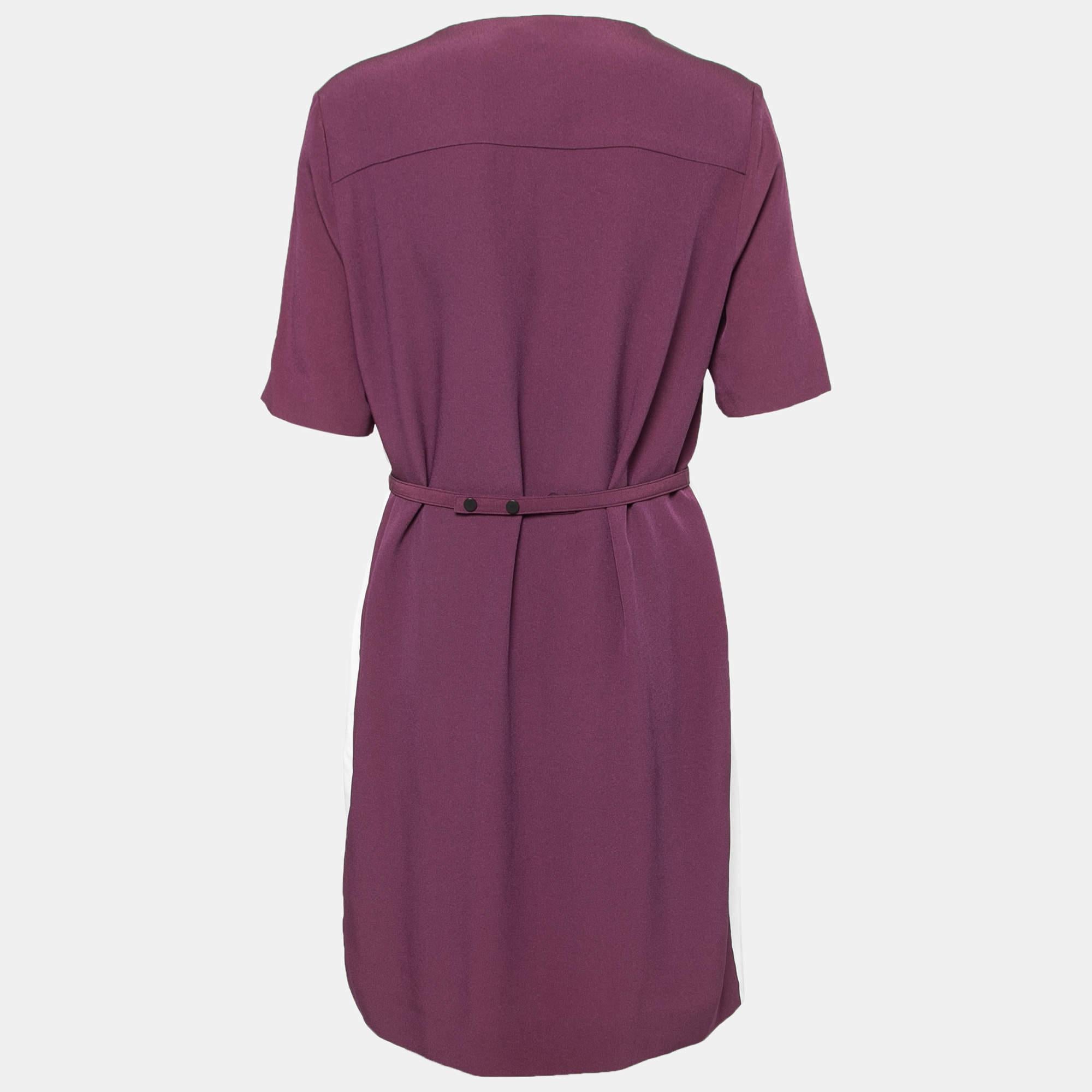 This shift dress comes from the label of Victoria Victoria Beckham. In the dual tones of white and purple, the creation features a belted detail to style this dress according to your fit. Tailored skillfully, it features two external pockets. 