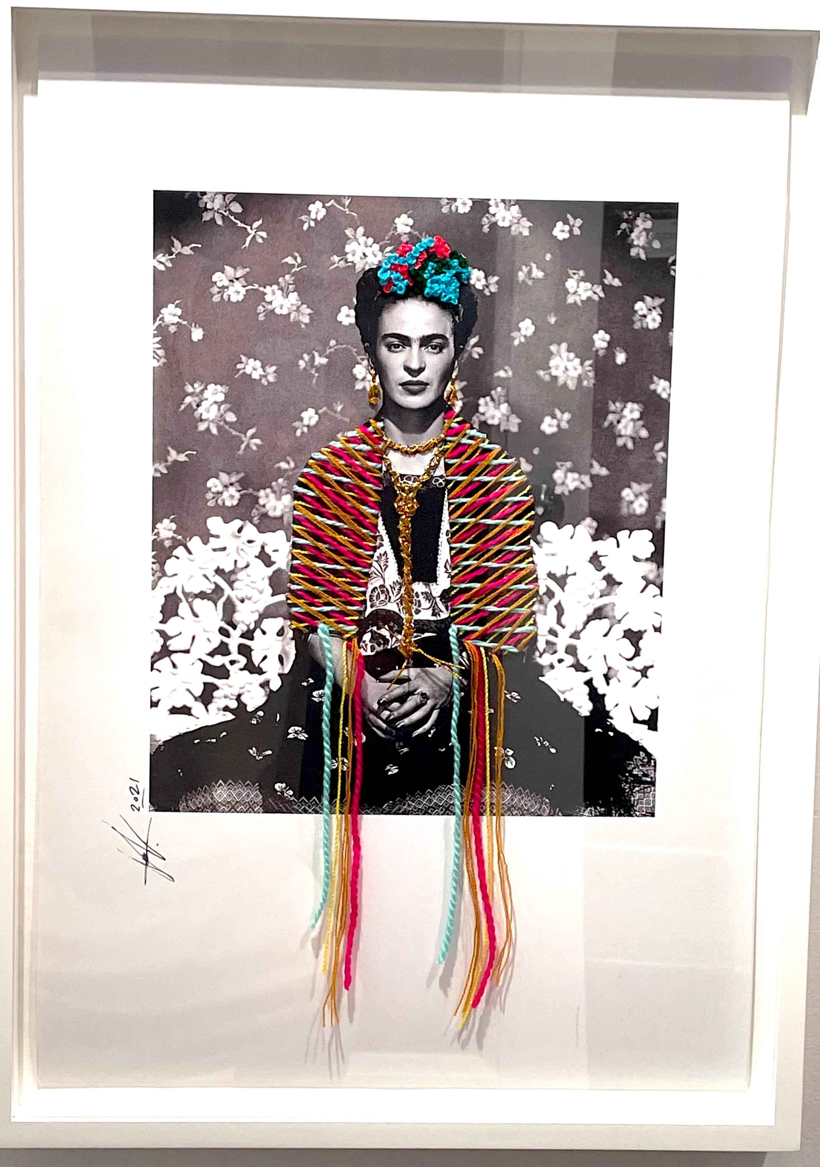 Frida - Immagine ricamata con filo - Mixed Media Art di Victoria Villa