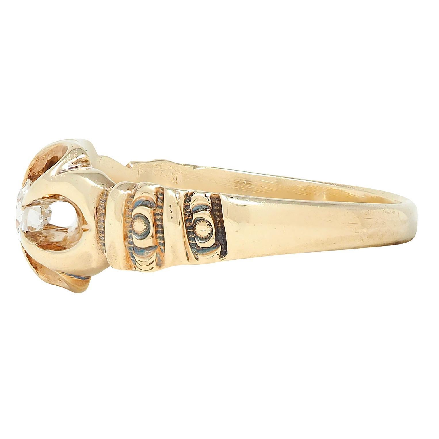 Anello di fidanzamento vittoriano in oro giallo antico Belcher da 0,15 CTW 14 carati In condizioni ottime in vendita a Philadelphia, PA