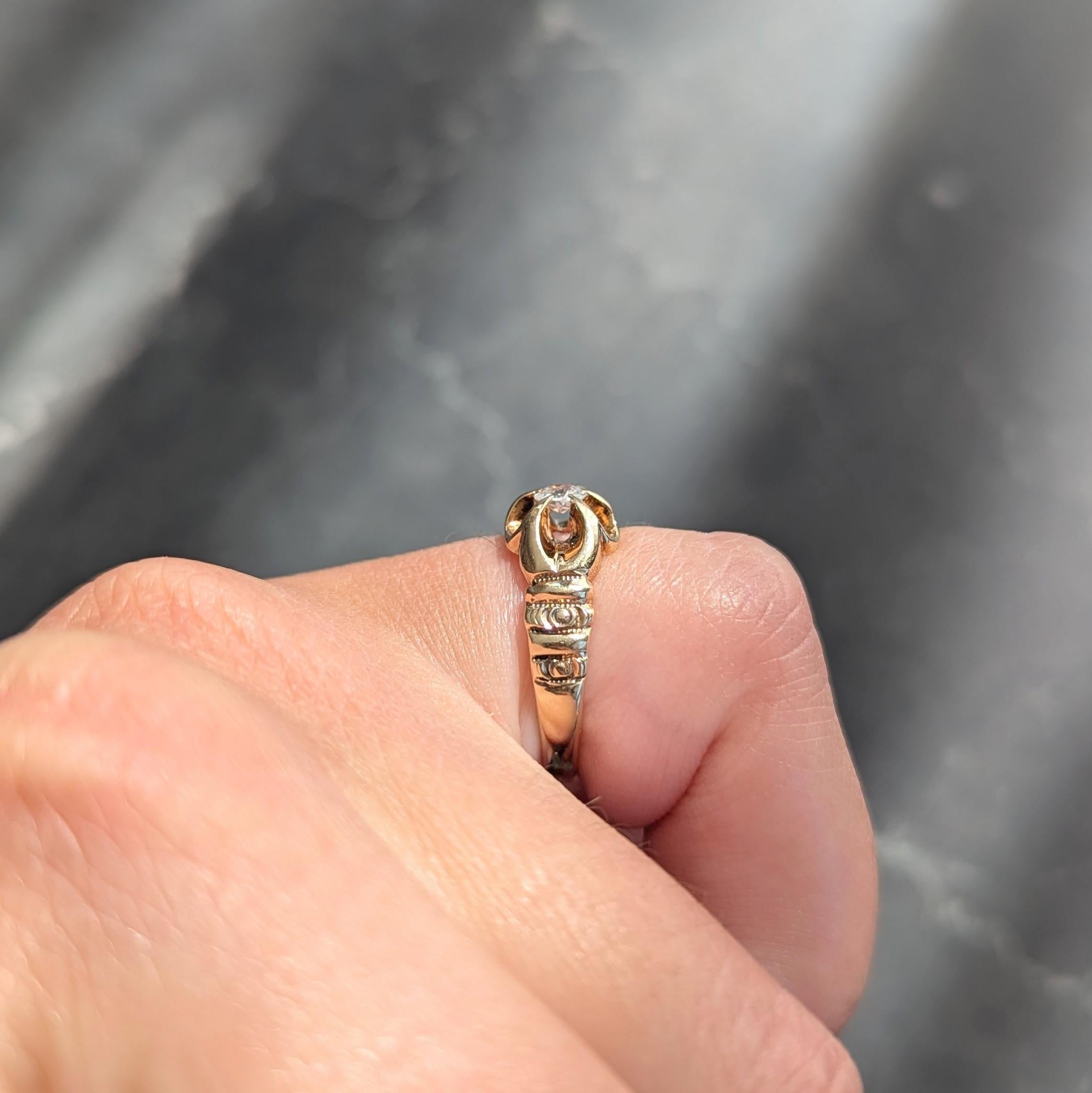 Anello di fidanzamento vittoriano in oro giallo antico Belcher da 0,15 CTW 14 carati in vendita 3