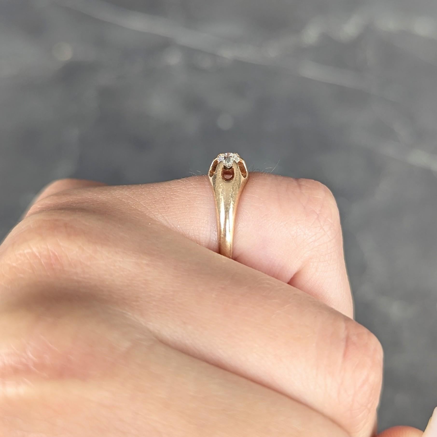 Victorian 0.18 CT Old Mine Cut Diamond 14K Gold Antique Belcher Engagement Ring en vente 4