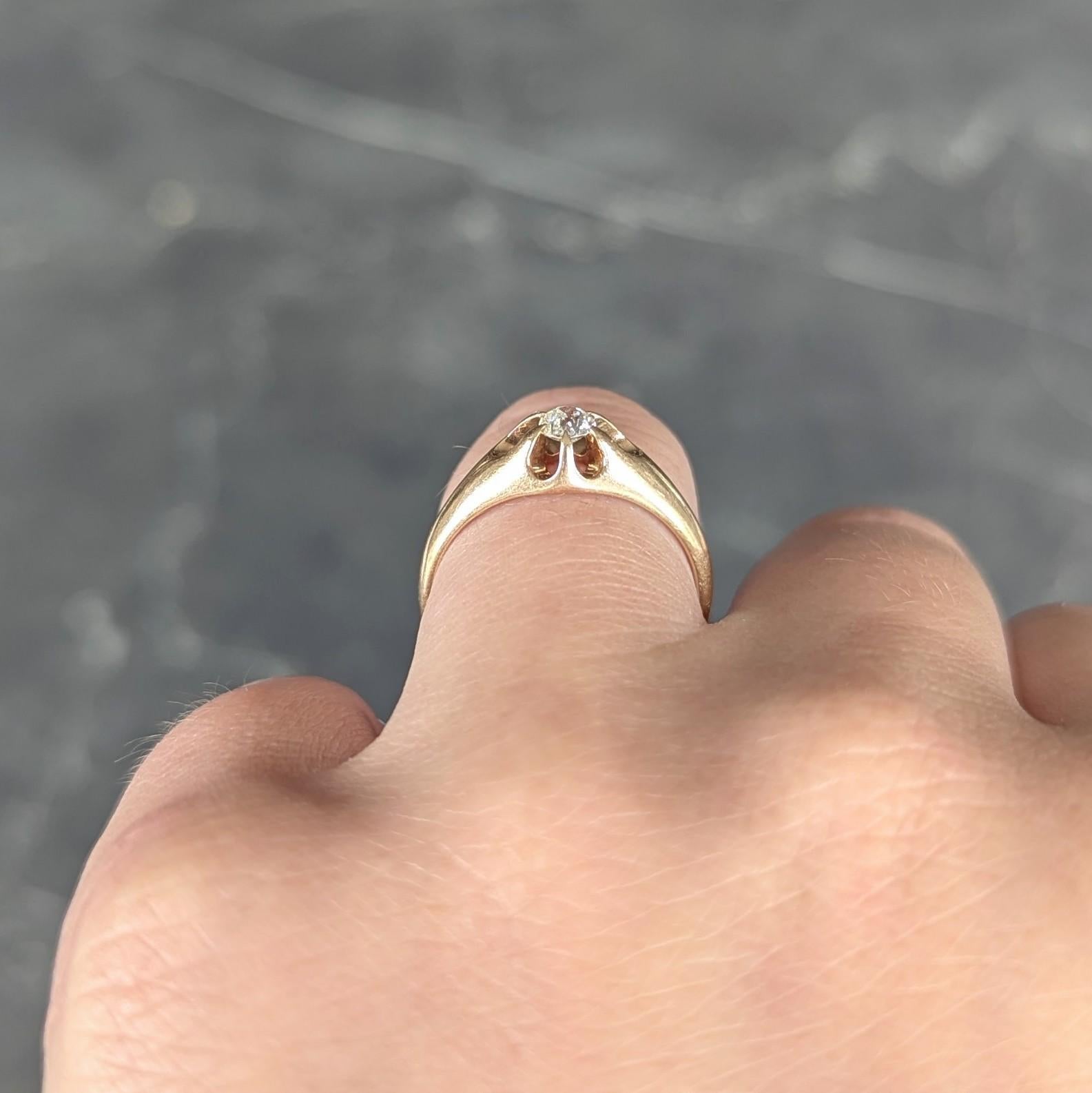 Victorian 0.18 CT Old Mine Cut Diamond 14K Gold Antique Belcher Engagement Ring en vente 3