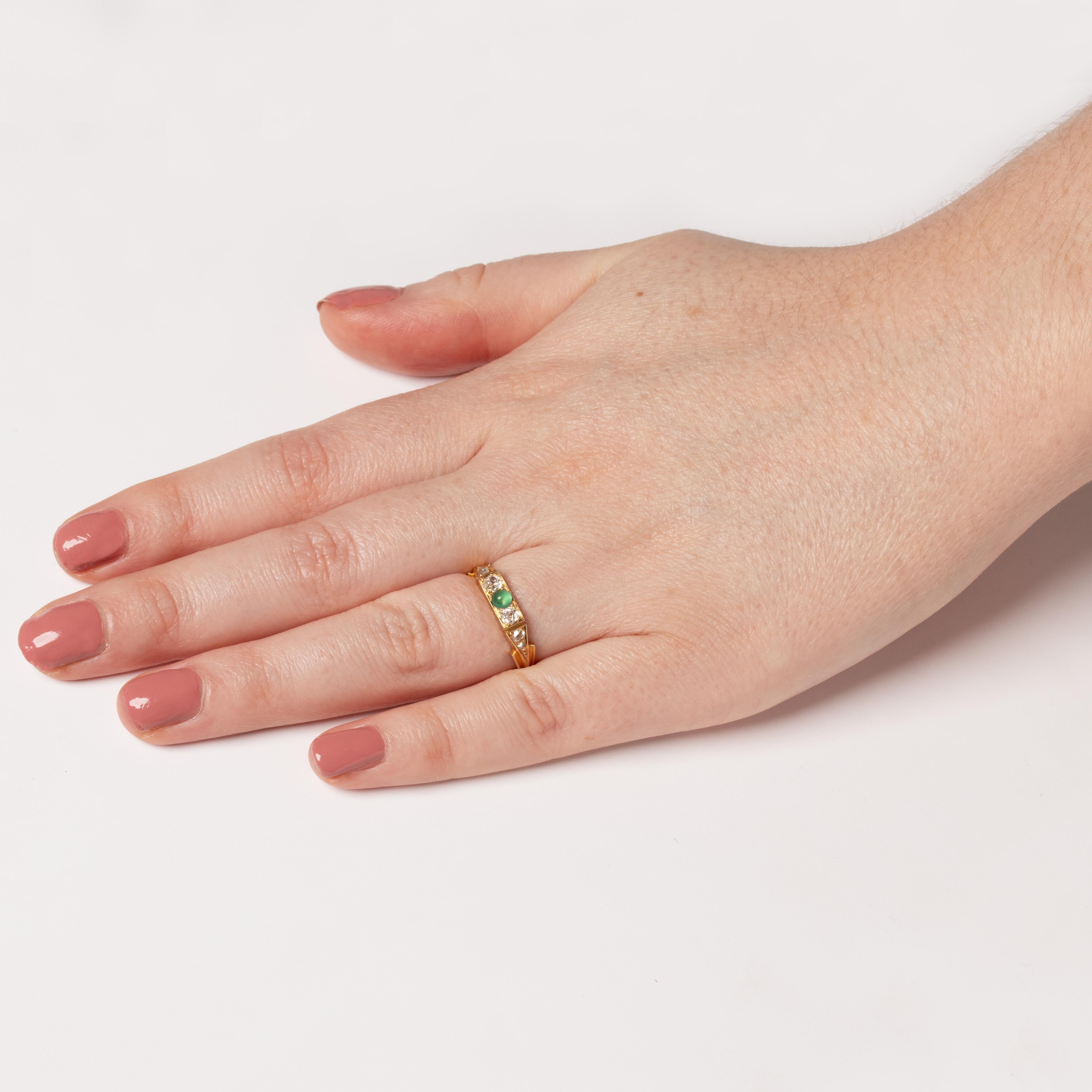 Women's or Men's Victorian 0.20ct Emerald and Diamond Three Stone, c.1880s For Sale