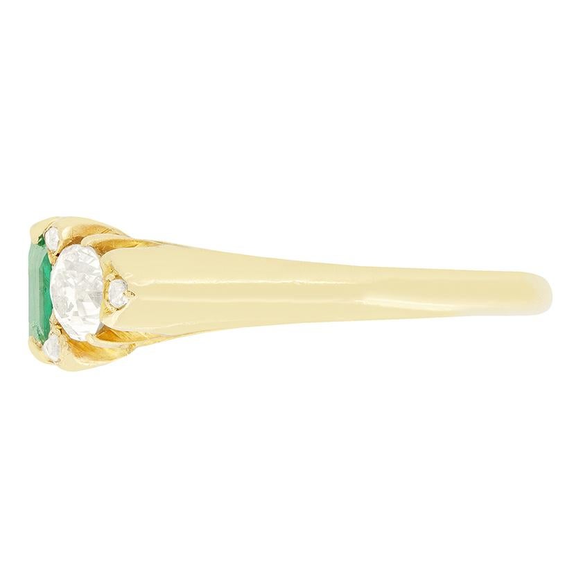 Victorien Bague trilogie victorienne de 0,30 ct d'émeraude et de diamant, c.I.C. en vente
