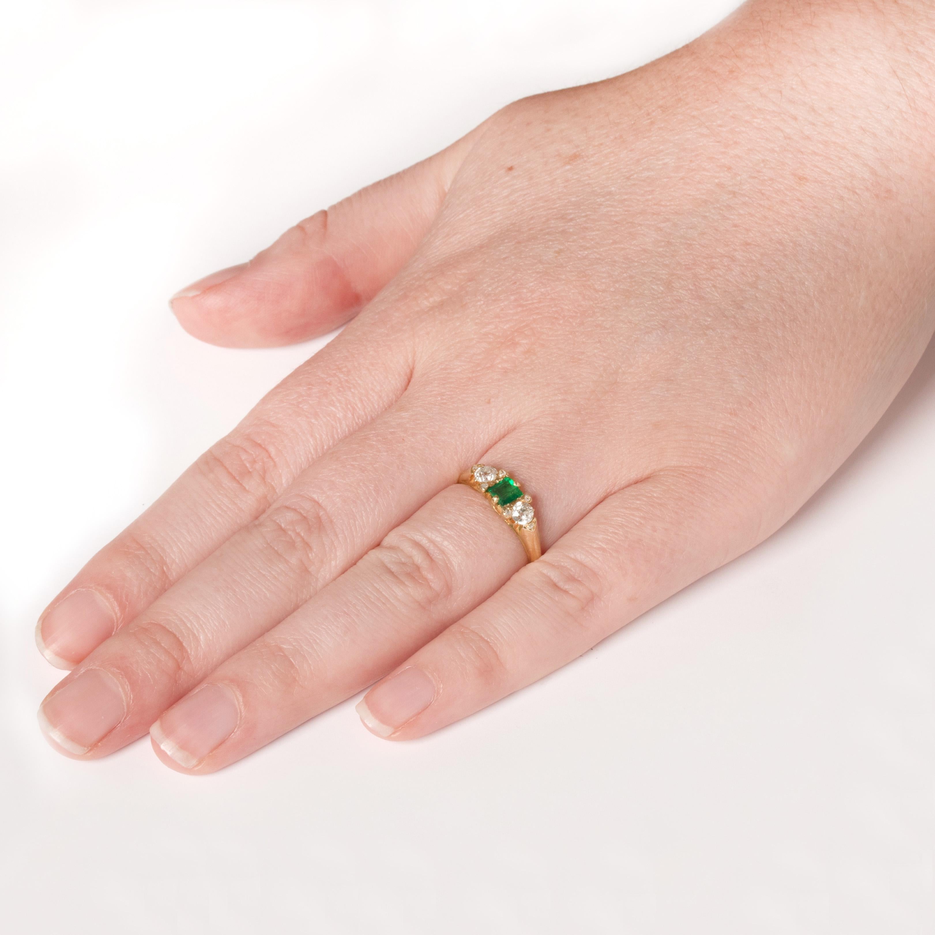 Bague trilogie victorienne de 0,30 ct d'émeraude et de diamant, c.I.C. Bon état - En vente à London, GB