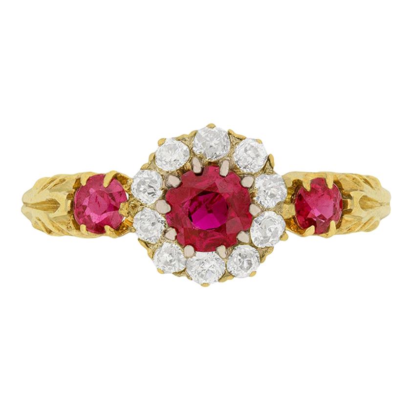 Bague victorienne en rubis birman de 0,40 carat et diamants, c. 1880 en vente