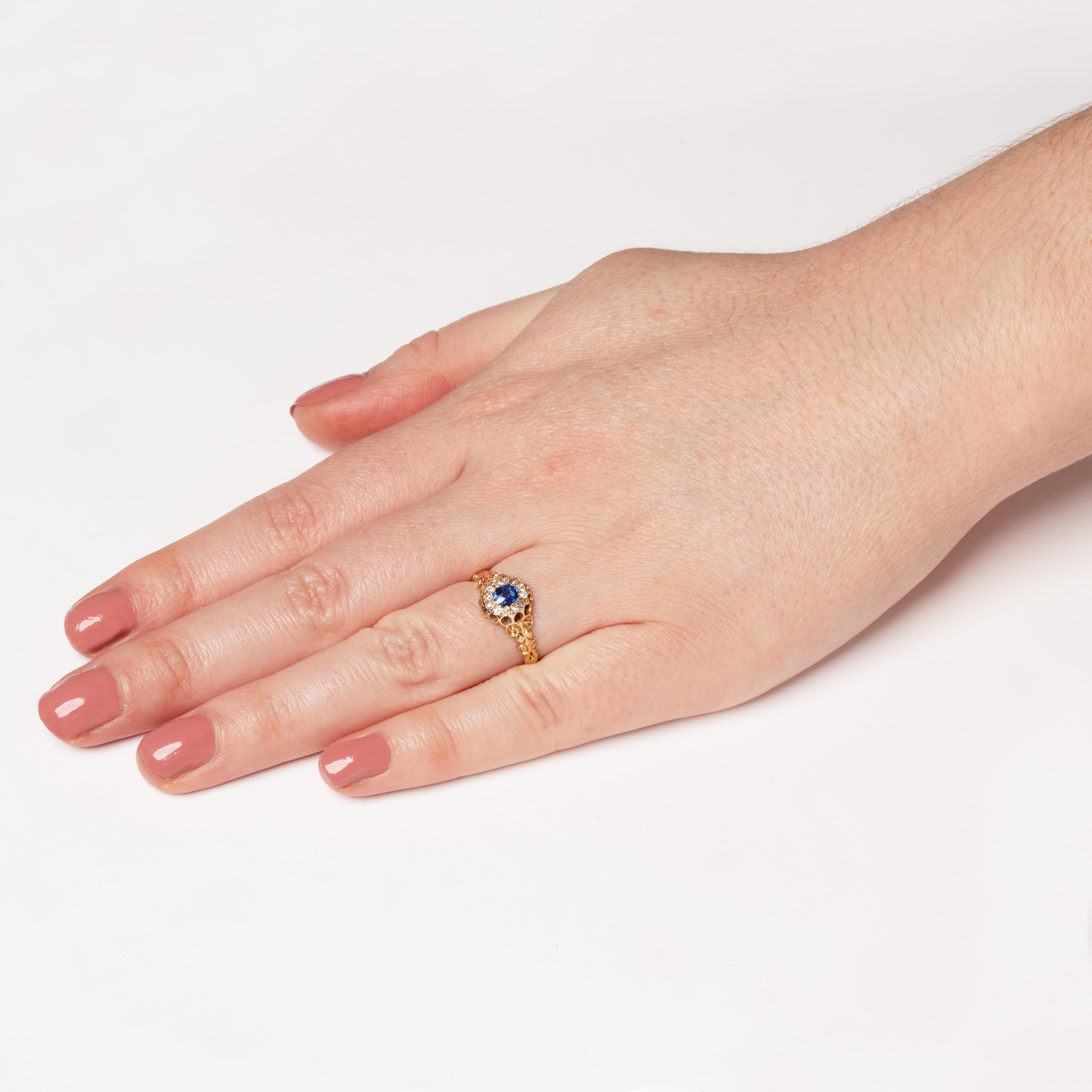 Viktorianischer Cluster-Ring mit 0,40 Karat Saphir und Diamant, ca. 1880er Jahre im Zustand „Gut“ im Angebot in London, GB