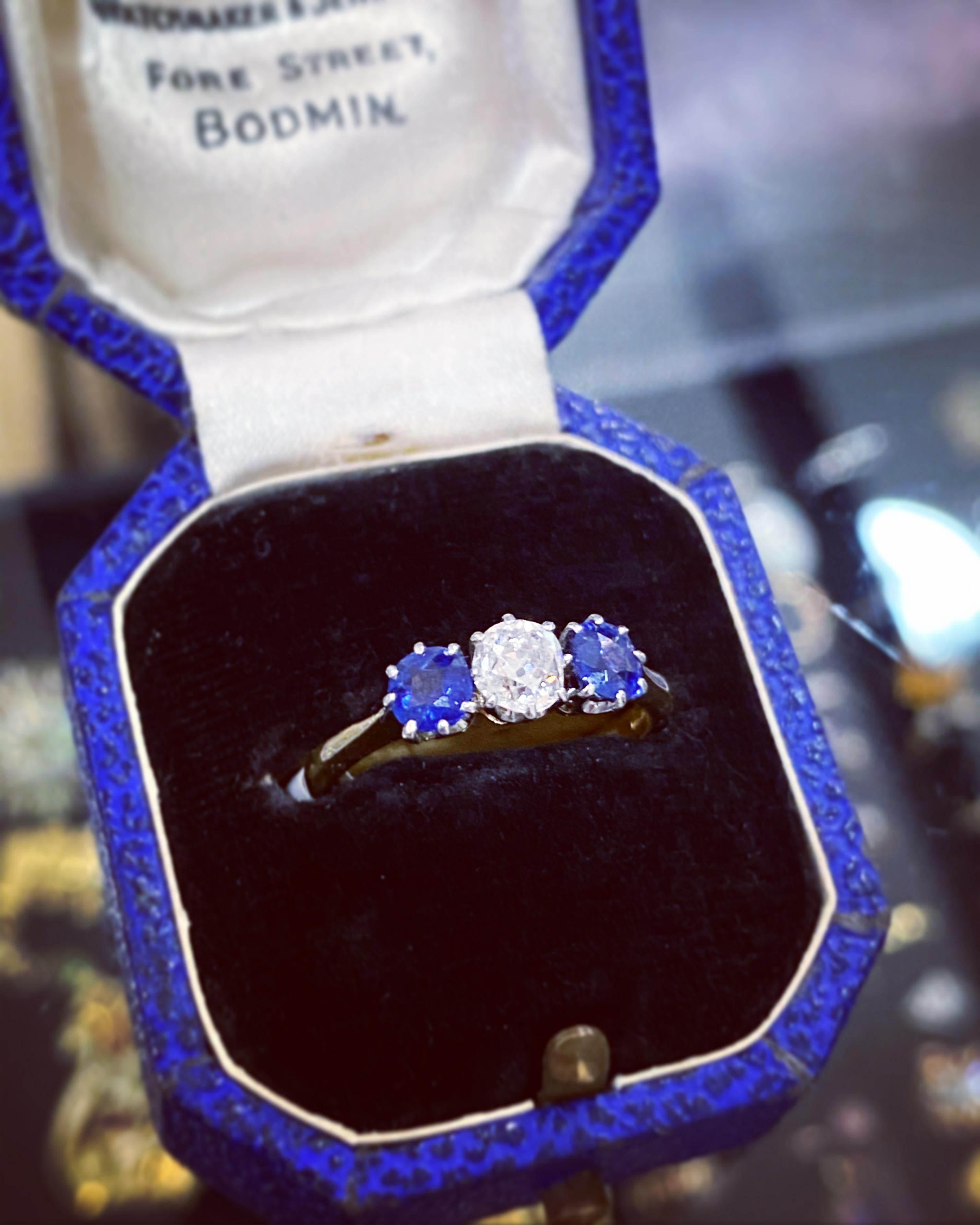 Victorian 0.50 Carat Diamond and Sapphire Three-Stone Ring, circa 1900s 2
