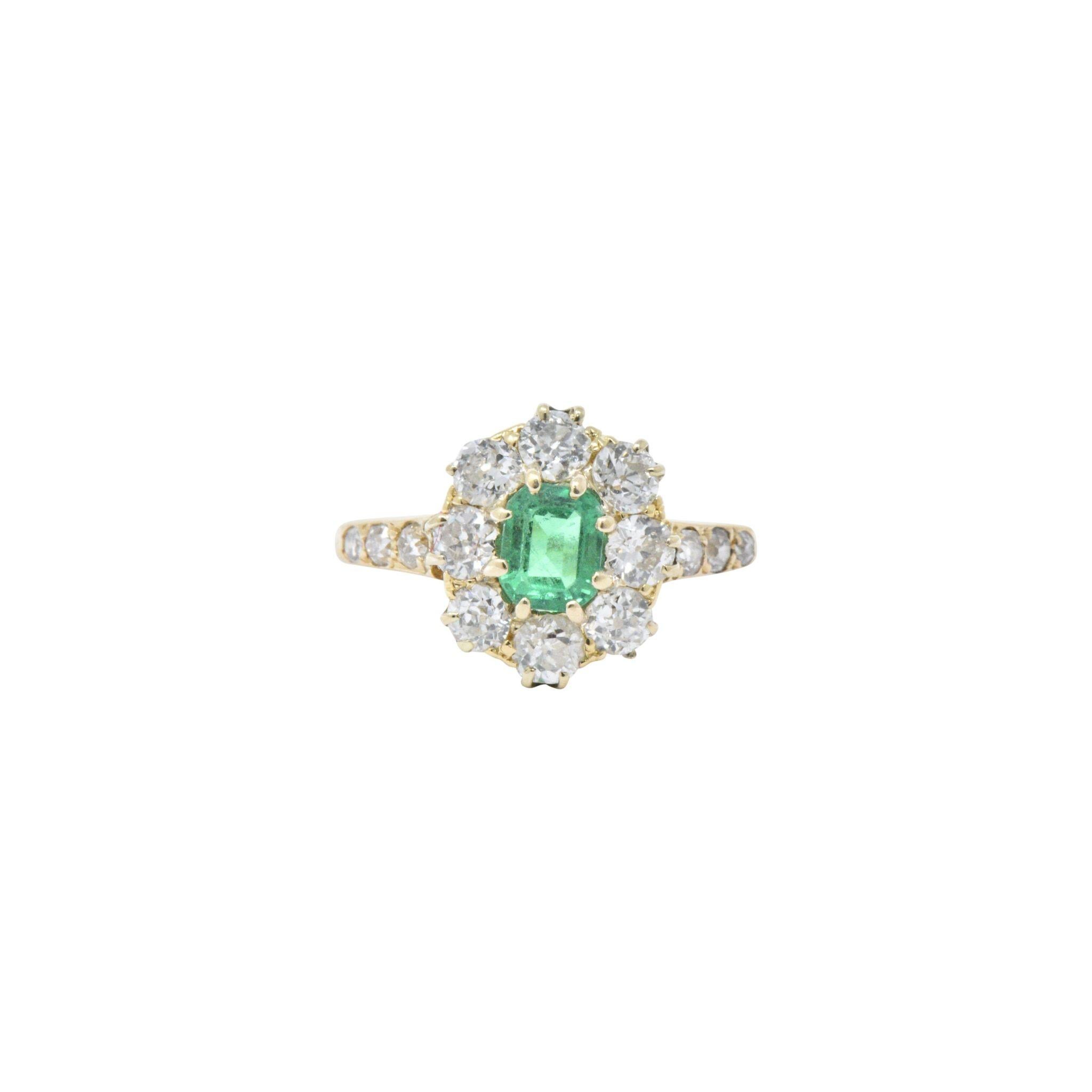 Women's or Men's Victorian 1.45 Carats Emerald Diamond 14 Karat Gold Cluster Ring