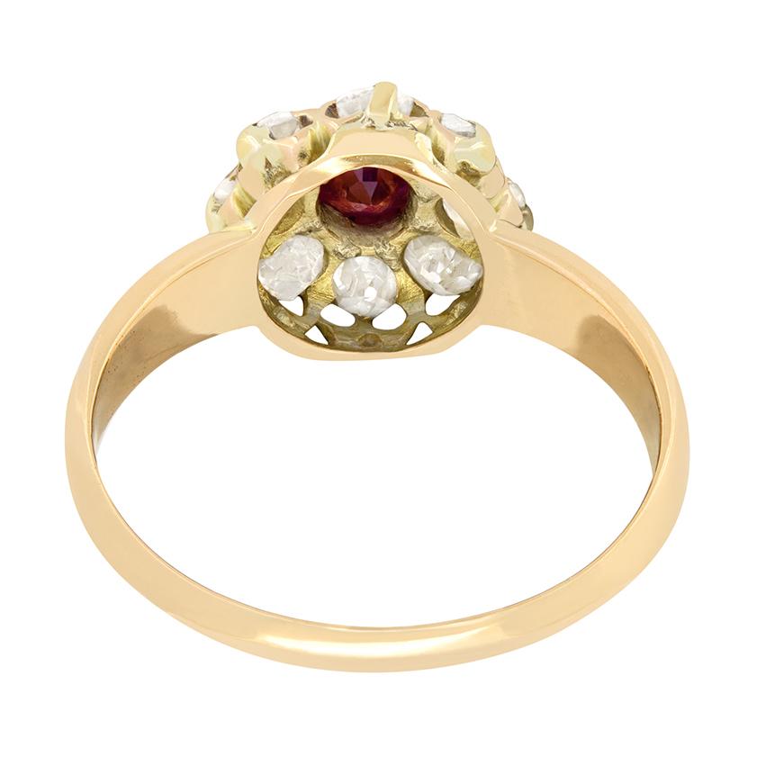 Viktorianischer 0,50ct Rubin und Diamant Cluster Ring, Hallmark 1885 im Zustand „Gut“ im Angebot in London, GB