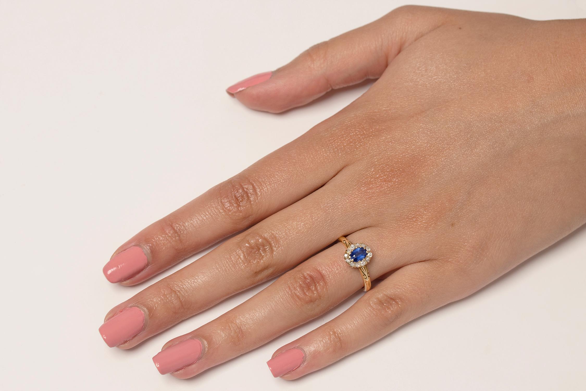  Bague Halo Victorienne en saphir et diamant de 0::50 carat:: vers 1880s Unisexe 