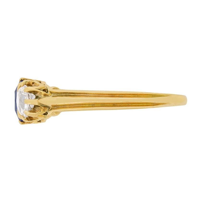 Viktorianischer Dreisteinring mit 0,50 Karat Saphir und Diamant, um 1900 (Alteuropäischer Brillantschliff)