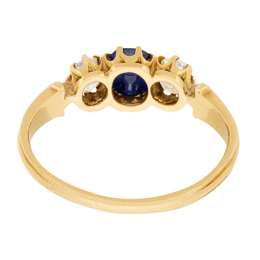 Viktorianischer Dreisteinring mit 0,50 Karat Saphir und Diamant, um 1900 im Zustand „Gut“ in London, GB