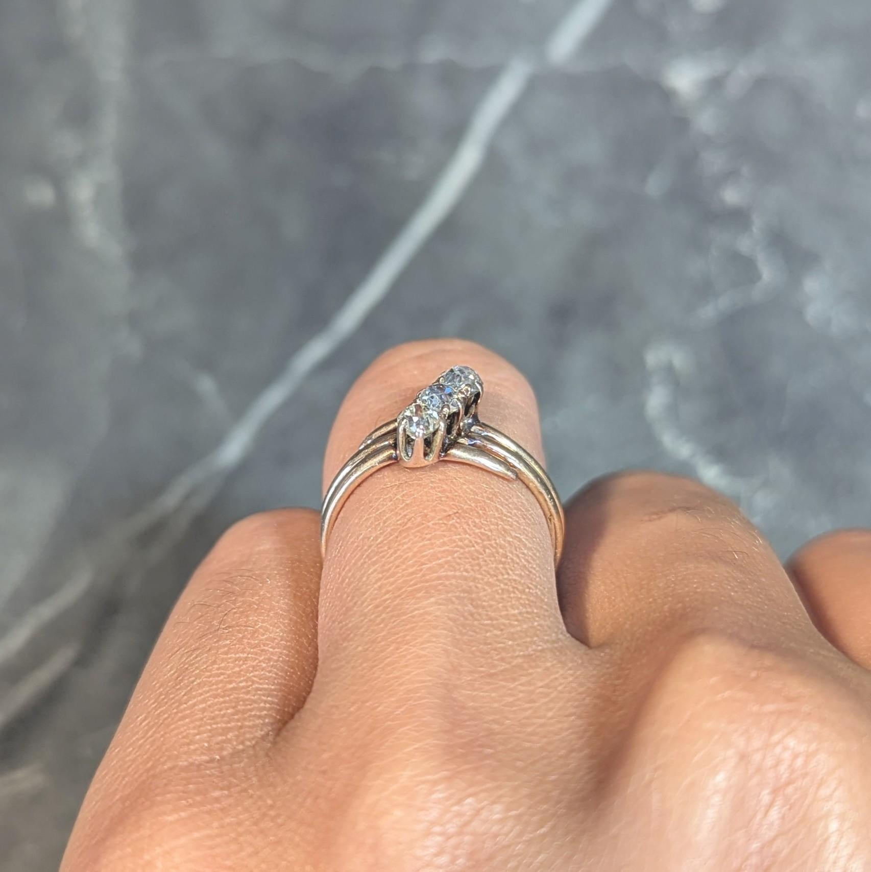 Anillo victoriano de oro de 14 quilates con tres piedras y 0,60 quilates de diamantes de minas antiguas en venta 6