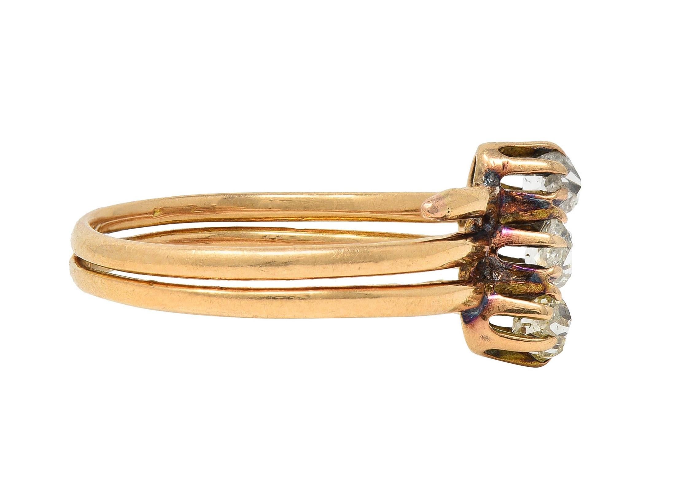 Anillo victoriano de oro de 14 quilates con tres piedras y 0,60 quilates de diamantes de minas antiguas Corte redondo en venta