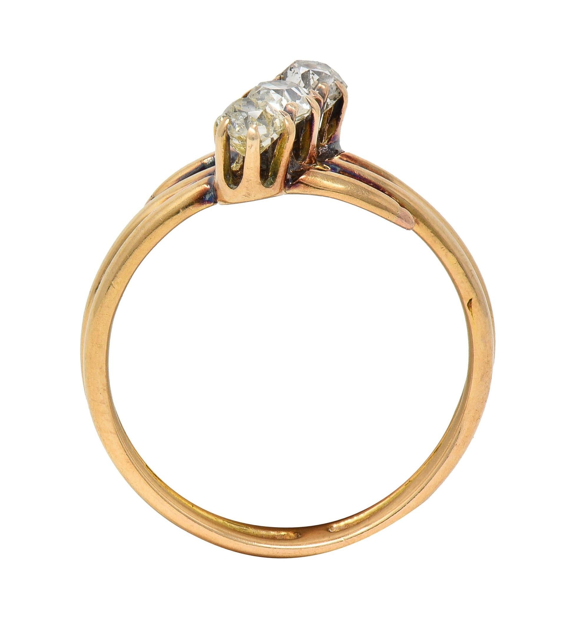 Anillo victoriano de oro de 14 quilates con tres piedras y 0,60 quilates de diamantes de minas antiguas en venta 3
