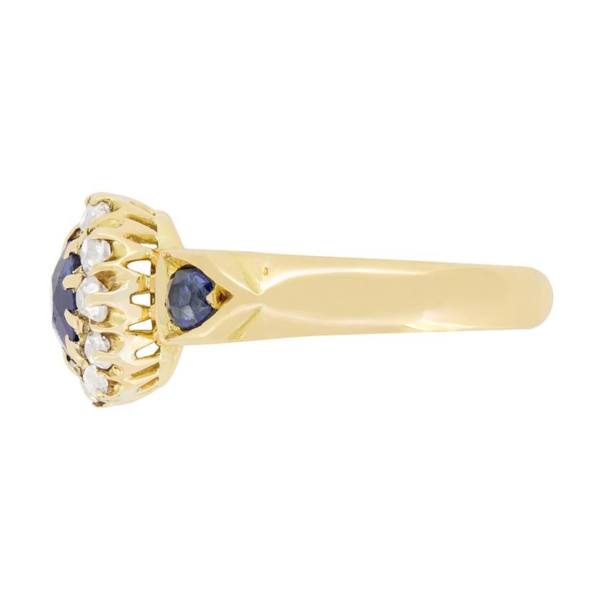 Viktorianischer Cluster-Ring mit 0,60 Karat Saphir und Diamant, gestempelt 1890er Jahre (Rundschliff) im Angebot