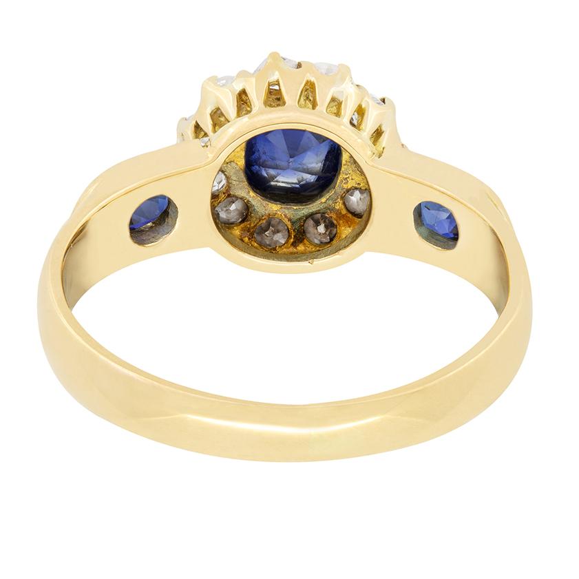 Viktorianischer Cluster-Ring mit 0,60 Karat Saphir und Diamant, gestempelt 1890er Jahre im Zustand „Gut“ im Angebot in London, GB