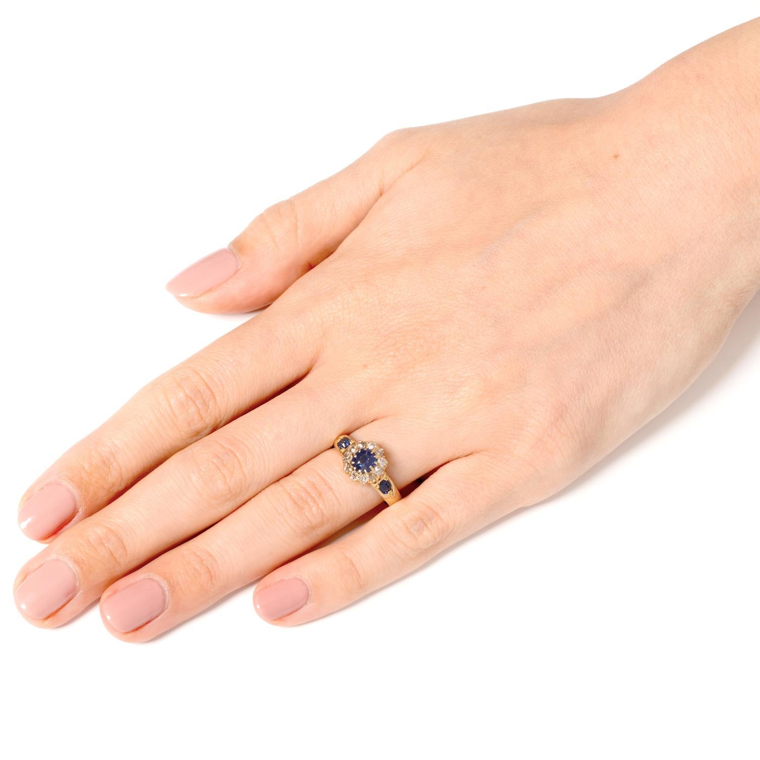 Viktorianischer Cluster-Ring mit 0,60 Karat Saphir und Diamant, gestempelt 1890er Jahre für Damen oder Herren im Angebot