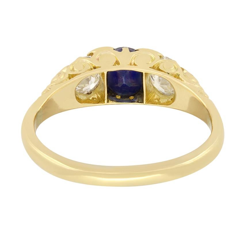 Victorian 0.60ct Sapphire and Diamond Three Stone Ring, c.1880s In Good Condition For Sale In London, GB
