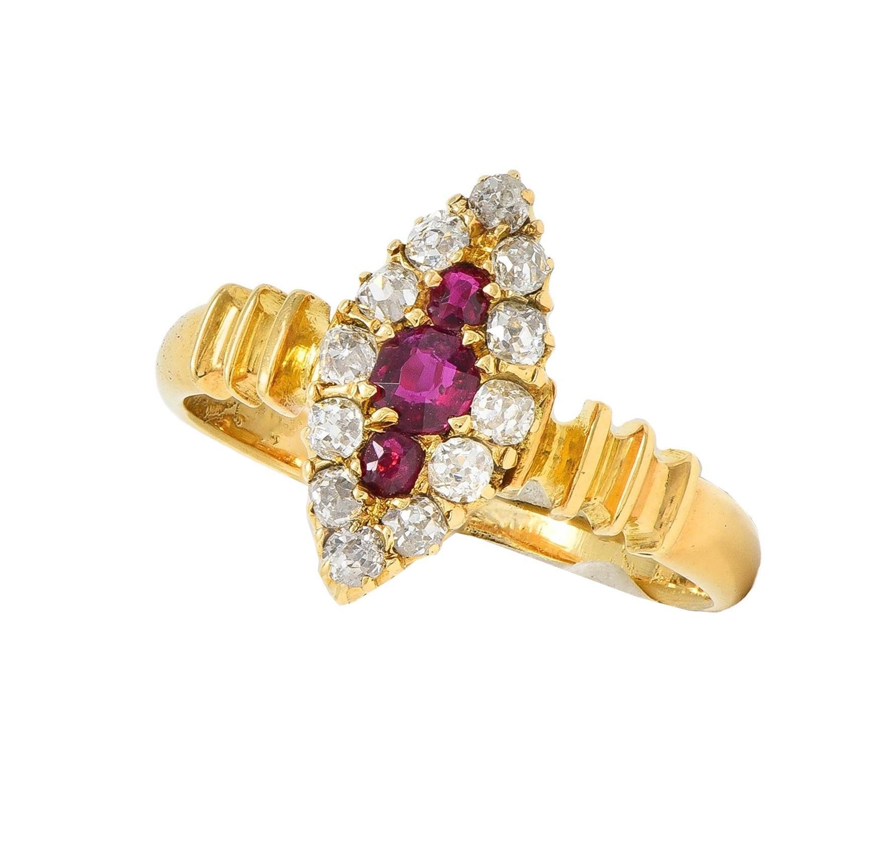 Bague navette victorienne ancienne en or jaune 18 carats avec diamants et rubis de 0,62 carat en vente 8