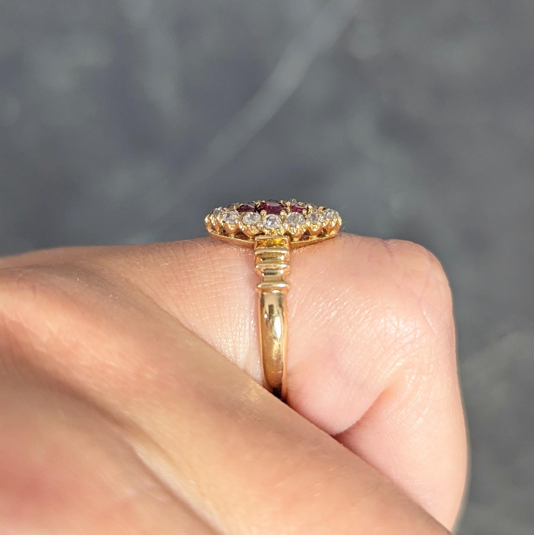 Bague navette victorienne ancienne en or jaune 18 carats avec diamants et rubis de 0,62 carat en vente 9