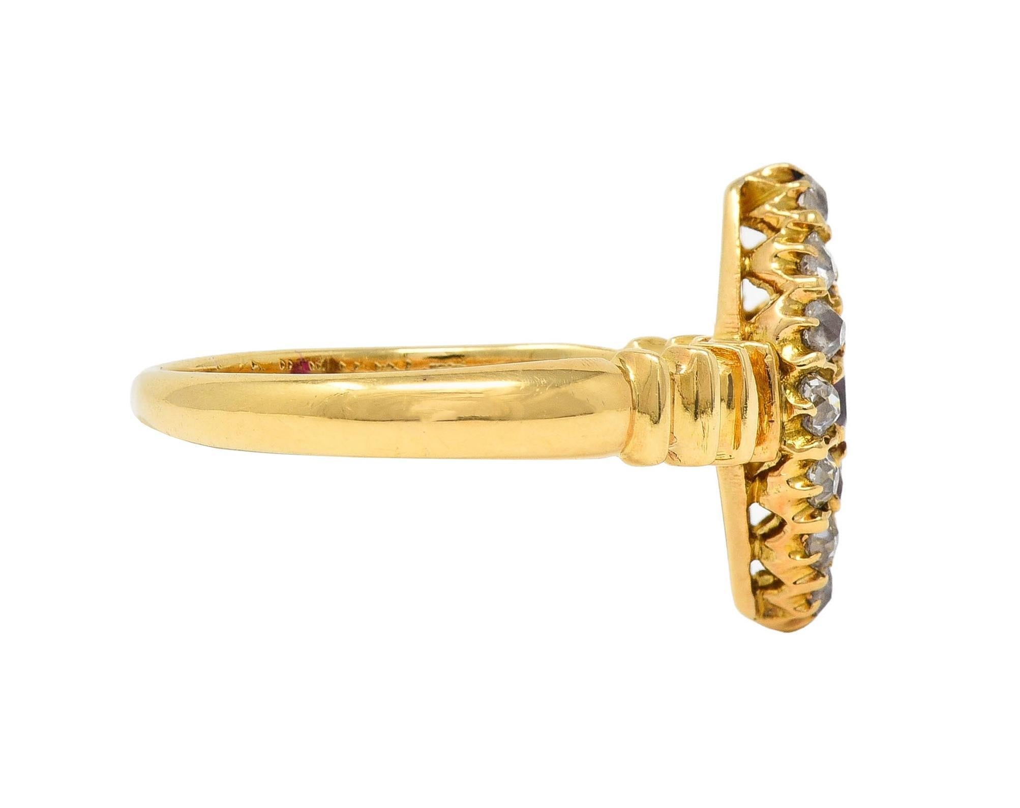 Taille mixte Bague navette victorienne ancienne en or jaune 18 carats avec diamants et rubis de 0,62 carat en vente