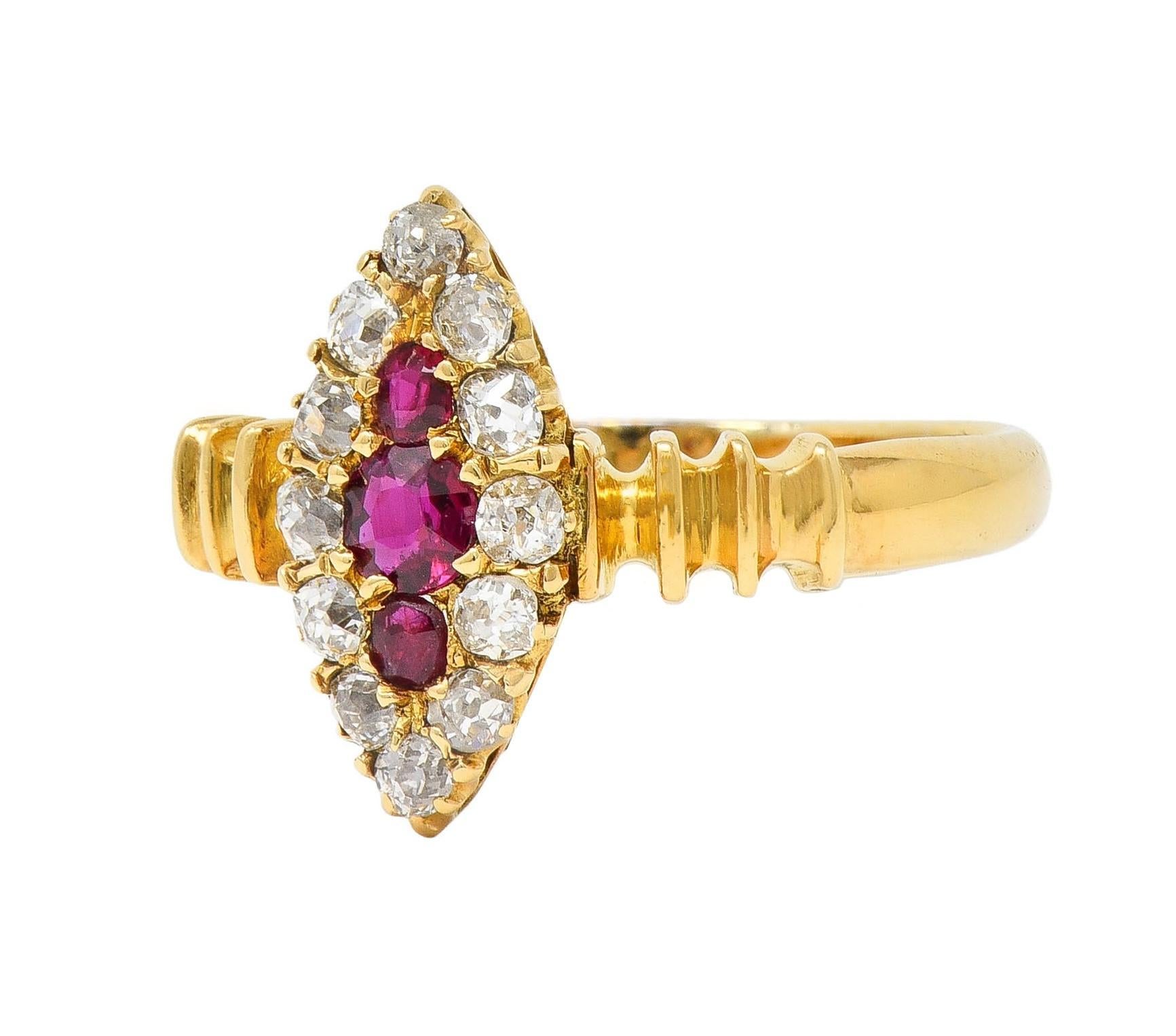 Bague navette victorienne ancienne en or jaune 18 carats avec diamants et rubis de 0,62 carat en vente 1