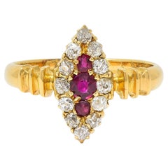 Antiker viktorianischer Navette-Ring aus 18 Karat Gelbgold mit 0,62 Karat Rubin und Diamant