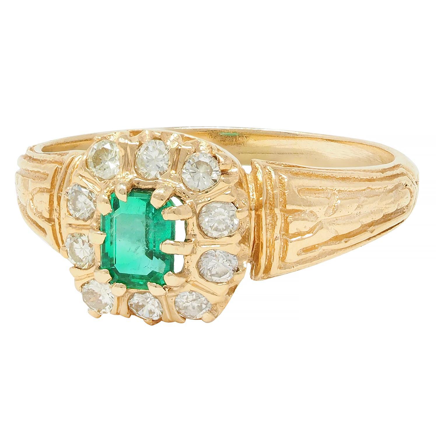 Victorian 0.65 CTW Emerald Diamond 14 Karat Yellow Gold Antique Halo Ring For Sale 2