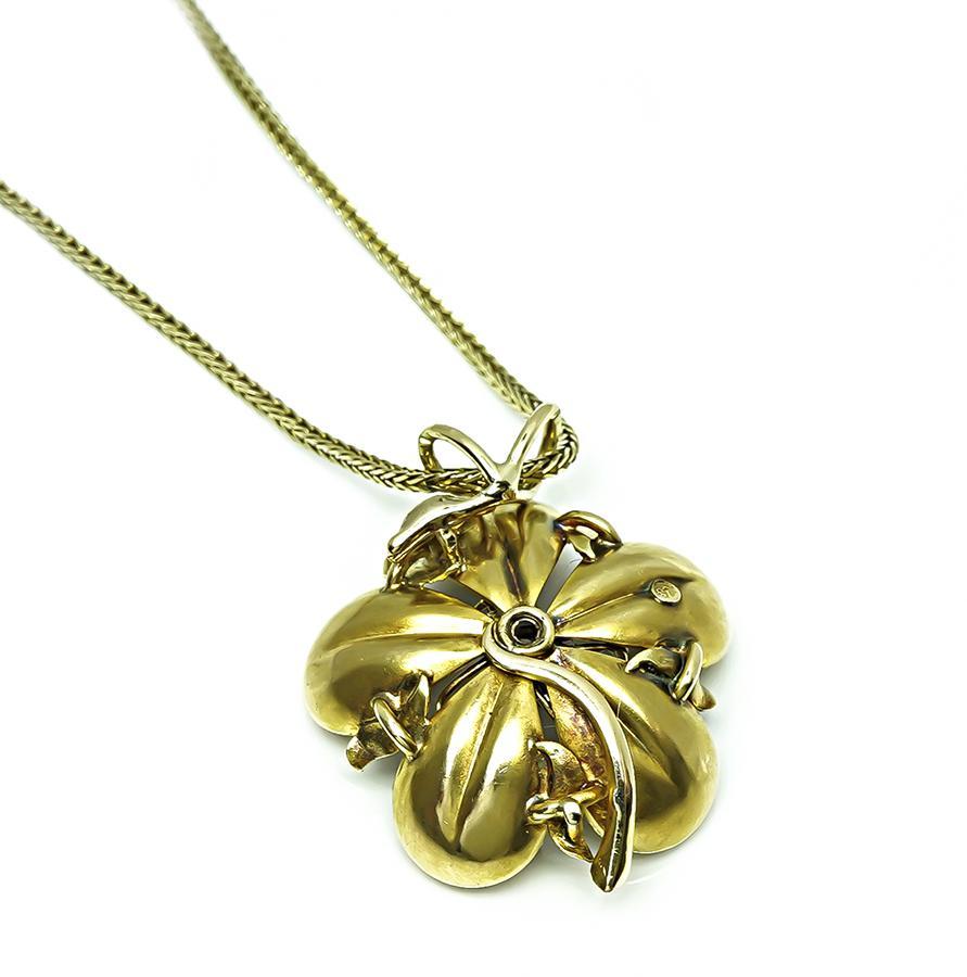 Victorian 0.65ct Diamond Enamel Gold Flower Pendant Necklace In Good Condition For Sale In New York, NY