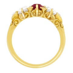 Anello vittoriano con tre pietre di rubino e diamanti da 0,65 carati, circa 1880