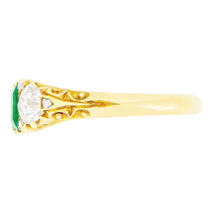 Victorian 0.70ct Emerald and Diamond Three Stone Ring, c.1880s (Viktorianisch) im Angebot