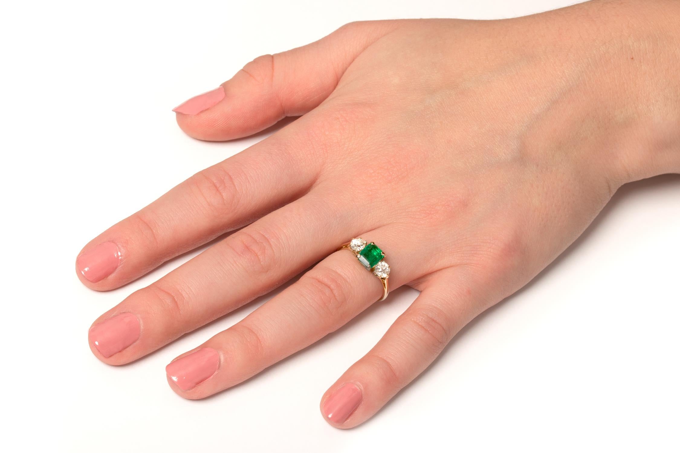 Viktorianischer Dreisteinring mit 0,75 Karat Smaragd und Diamant, um 1880 1