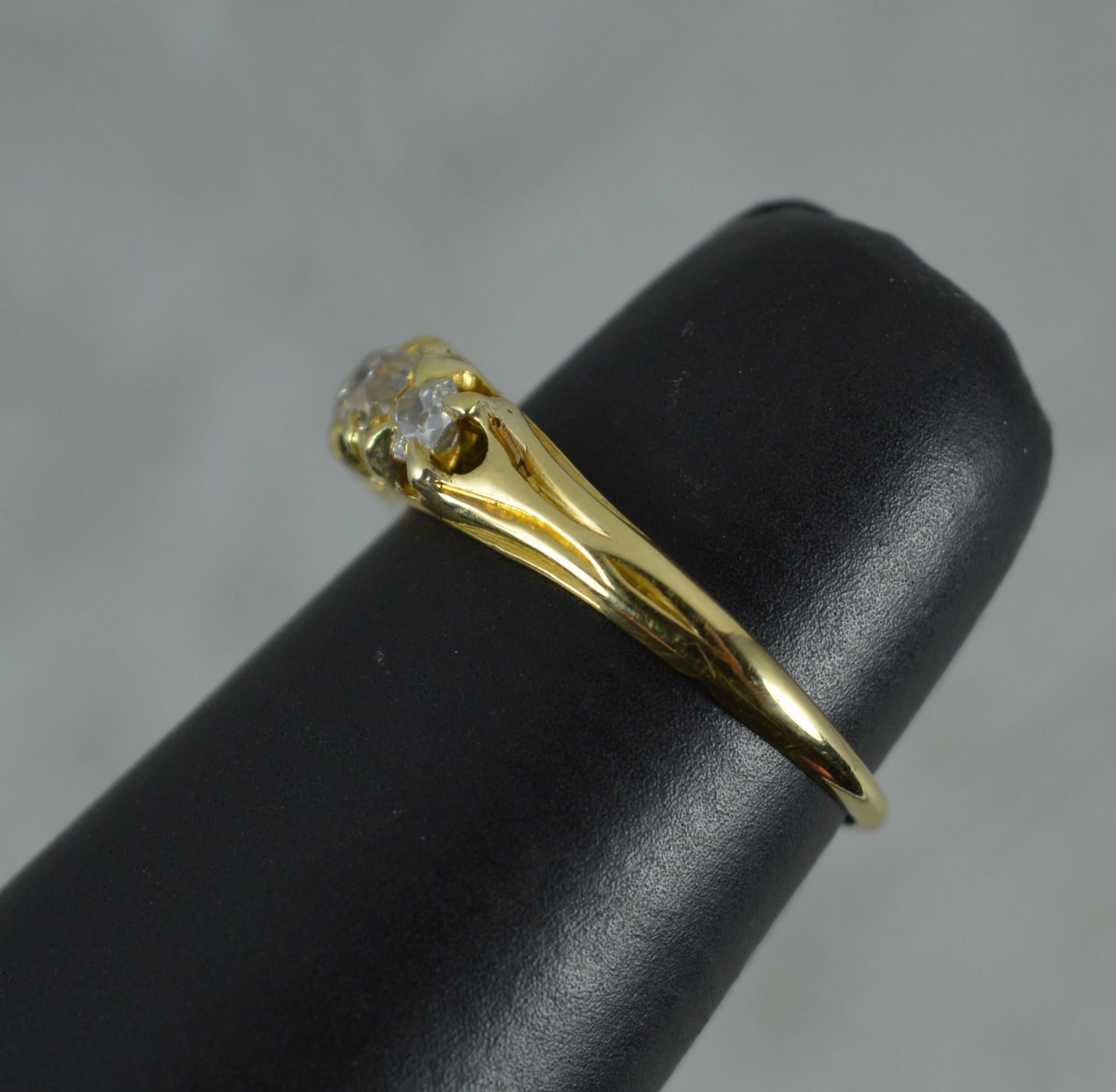 Viktorianischer 0,75 Karat Diamant im Altminenschliff 18 Karat Gold Fünf Steine Boot Band Ring (Spätviktorianisch) im Angebot