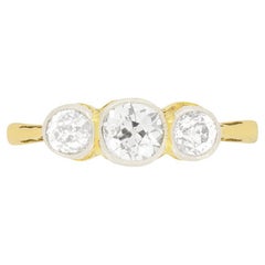 Bague victorienne à trois pierres et diamant de 0,80ct, c.1880s.