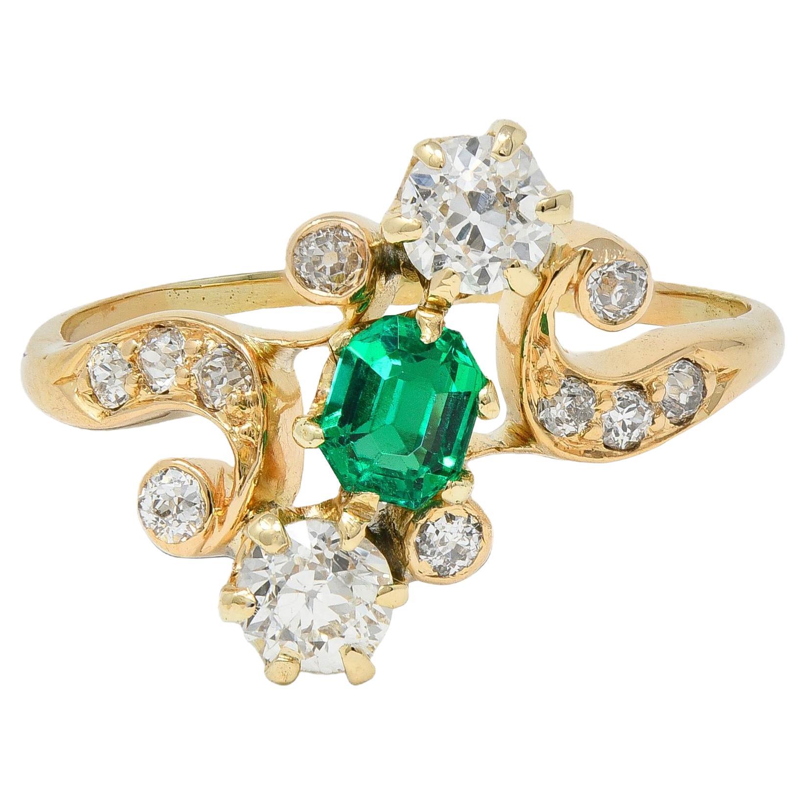 Bague Victorienne 0.84 CTW Emeraude Diamant Or Jaune 18 Karat Antique Bypass