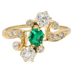 Bague Victorienne 0.84 CTW Emeraude Diamant Or Jaune 18 Karat Antique Bypass