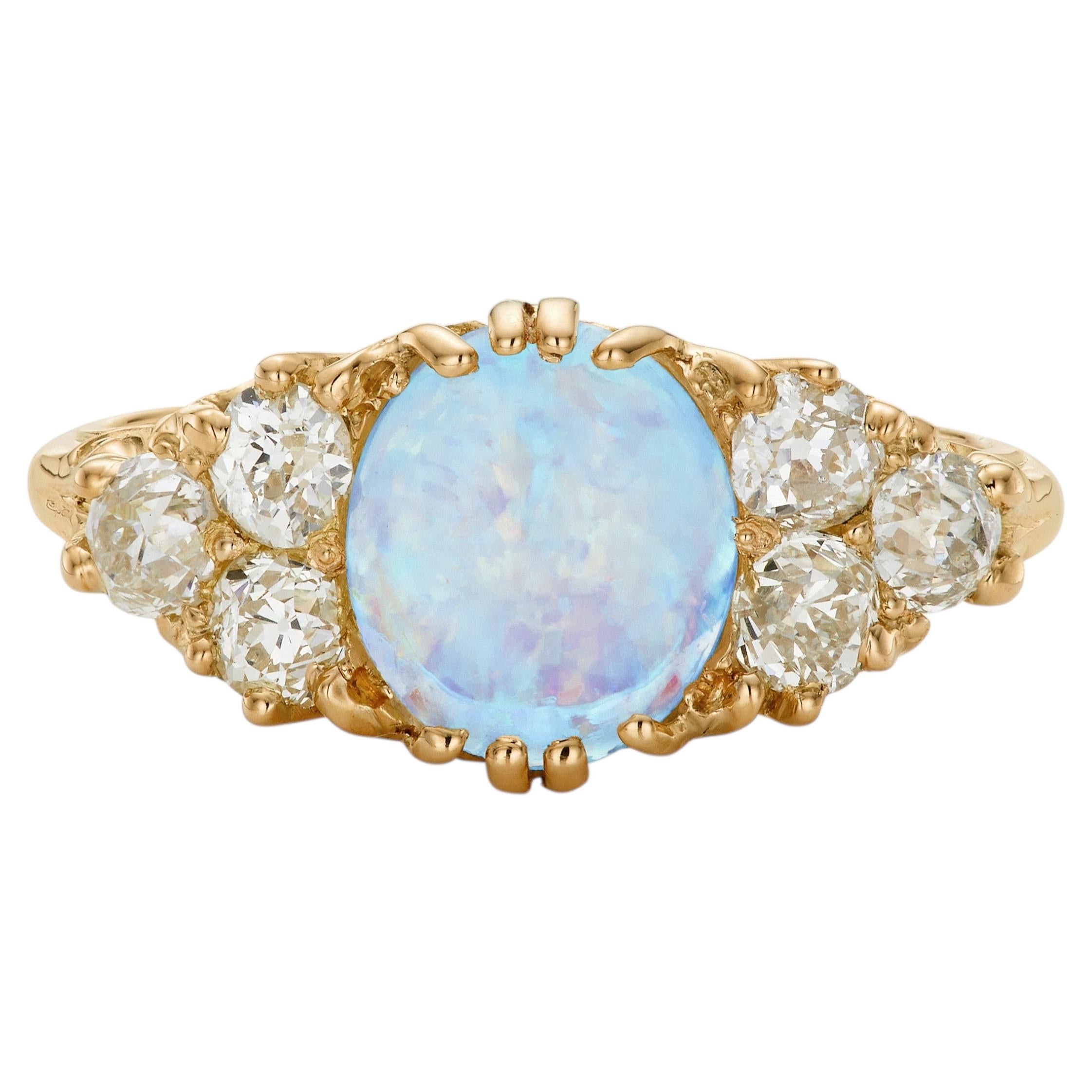 Ring aus 18 Karat Gelbgold mit einem Opal (0,90 Karat) im viktorianischen Stil und einem Diamanten (0,90 Karat) im Old-Mine-Schliff