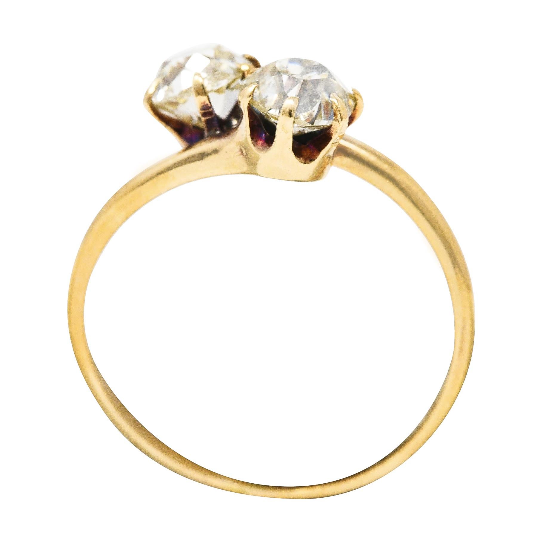 Bague victorienne Toi et Moi en or jaune 14 carats avec diamants taille vieille mine de 0,94 carat Unisexe en vente