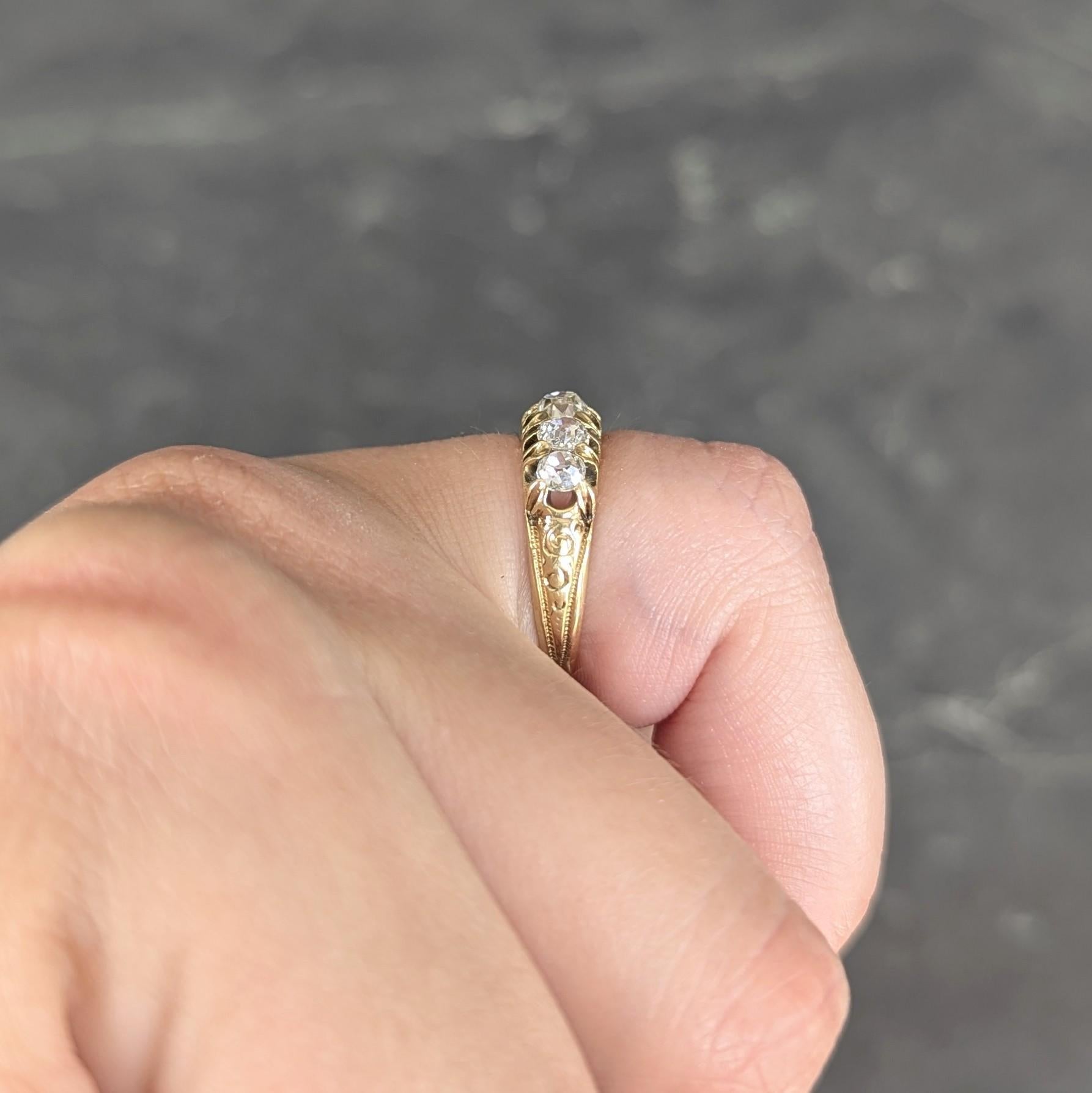Victorian 0.95 CTW Old Mine Diamond 18K Gold Antique Five Stone Scroll Band Ring For Sale 4