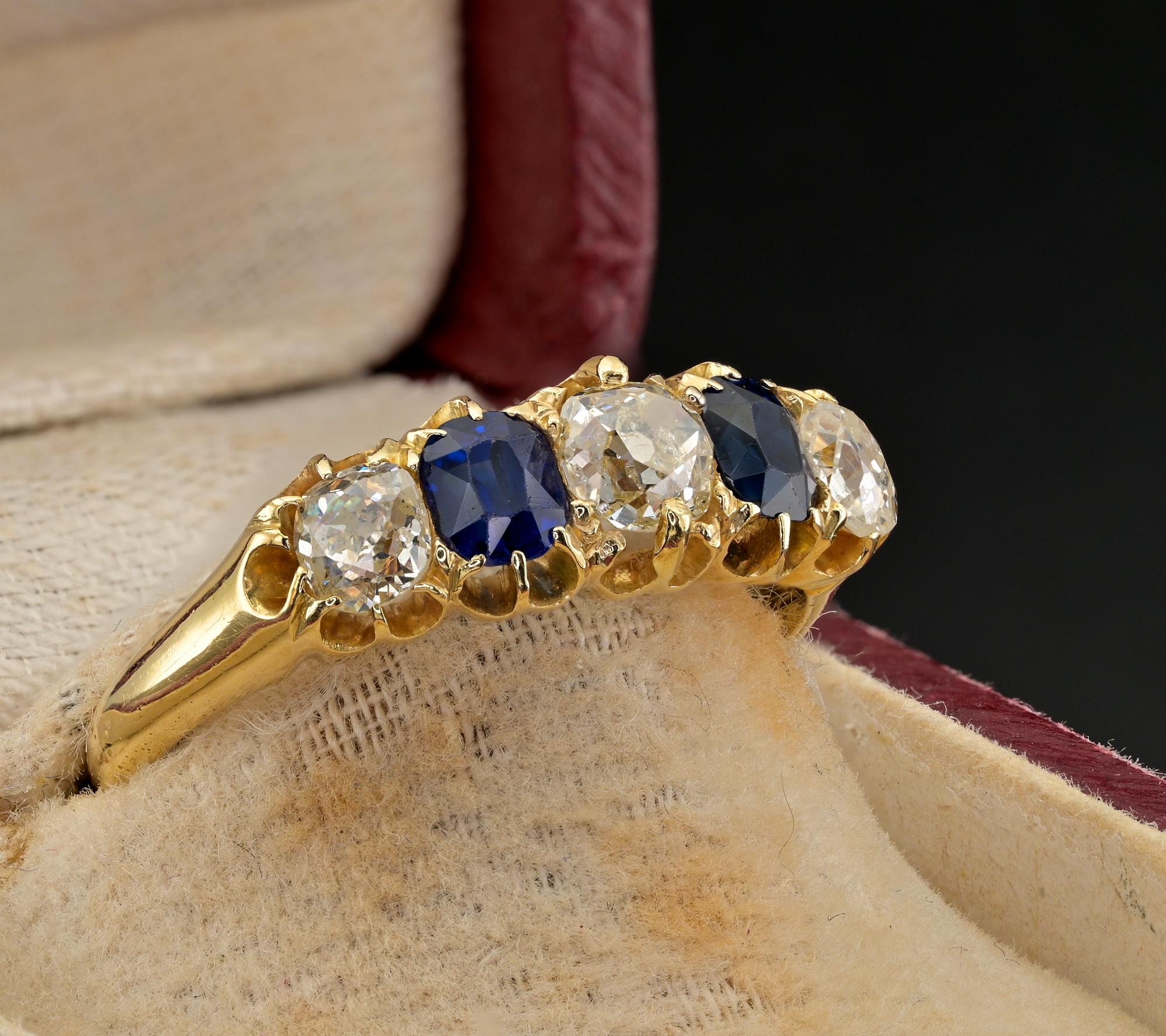 viktorianisch 1.0 Karat. Diamant 1.0 Ct. Saphir-Ring mit fünf Steinen (Antiker Kissenschliff) im Angebot
